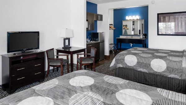 Belmont Inn and Suites image 13