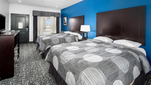 Belmont Inn and Suites image 19