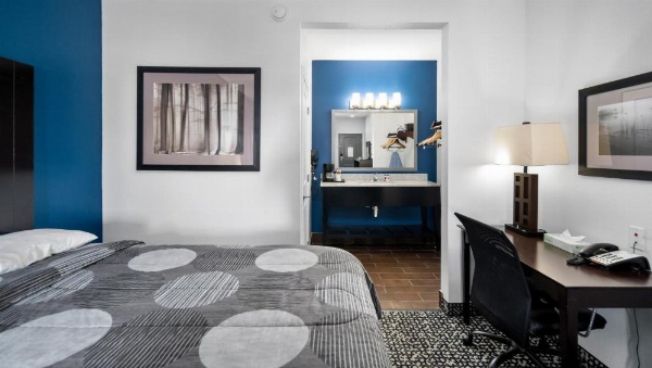 Belmont Inn and Suites image 26